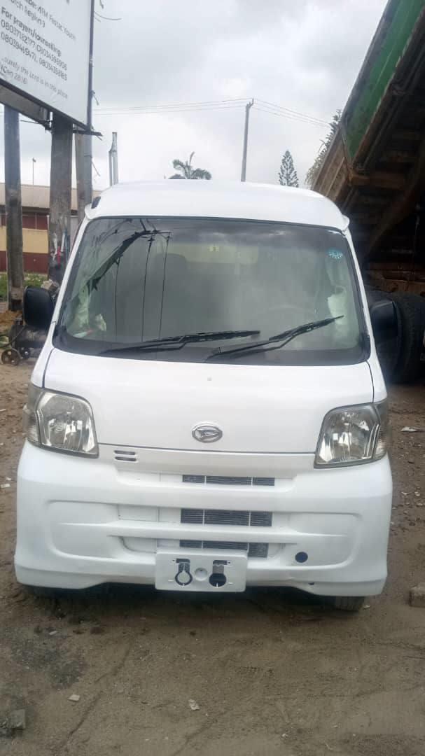 Hijet Mini Bus, photograph 1 of 4