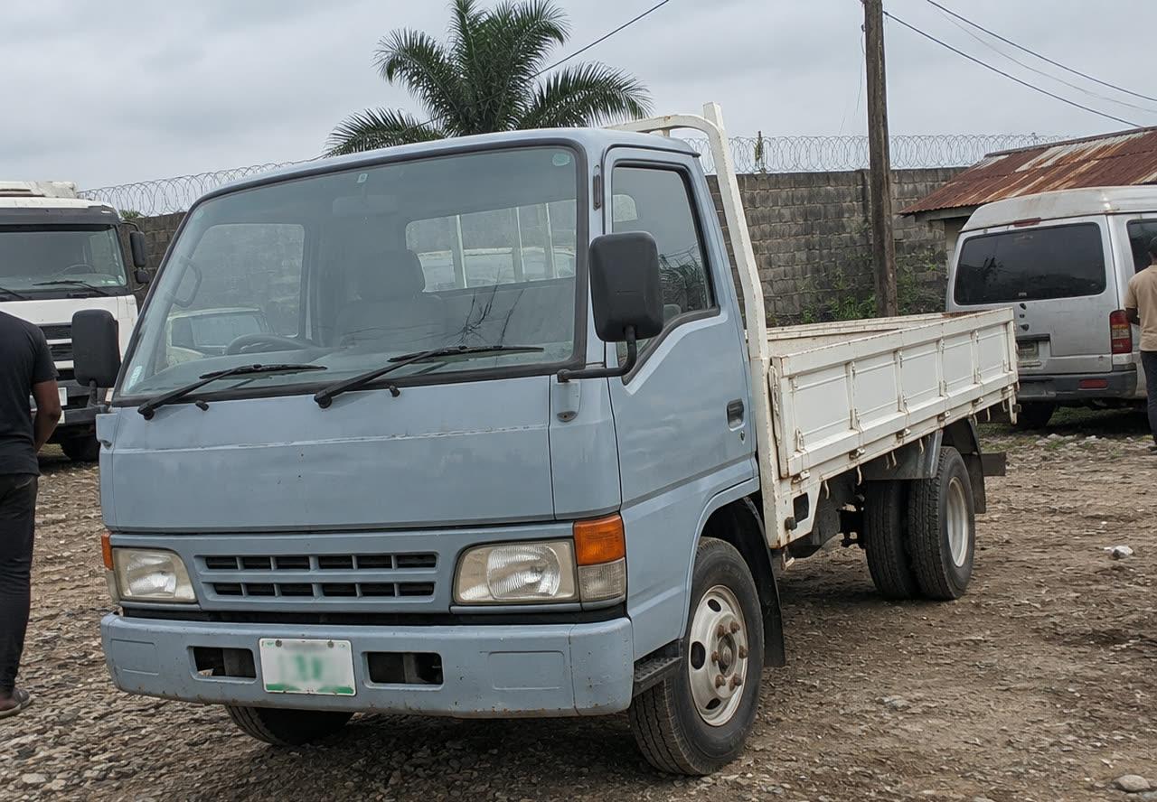 Mazda Bongo Truck, photograph 1 of 3