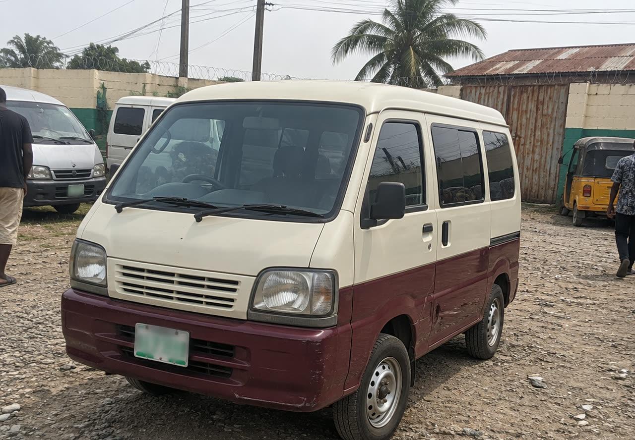 Nissan Vanette, photograph 1 of 3